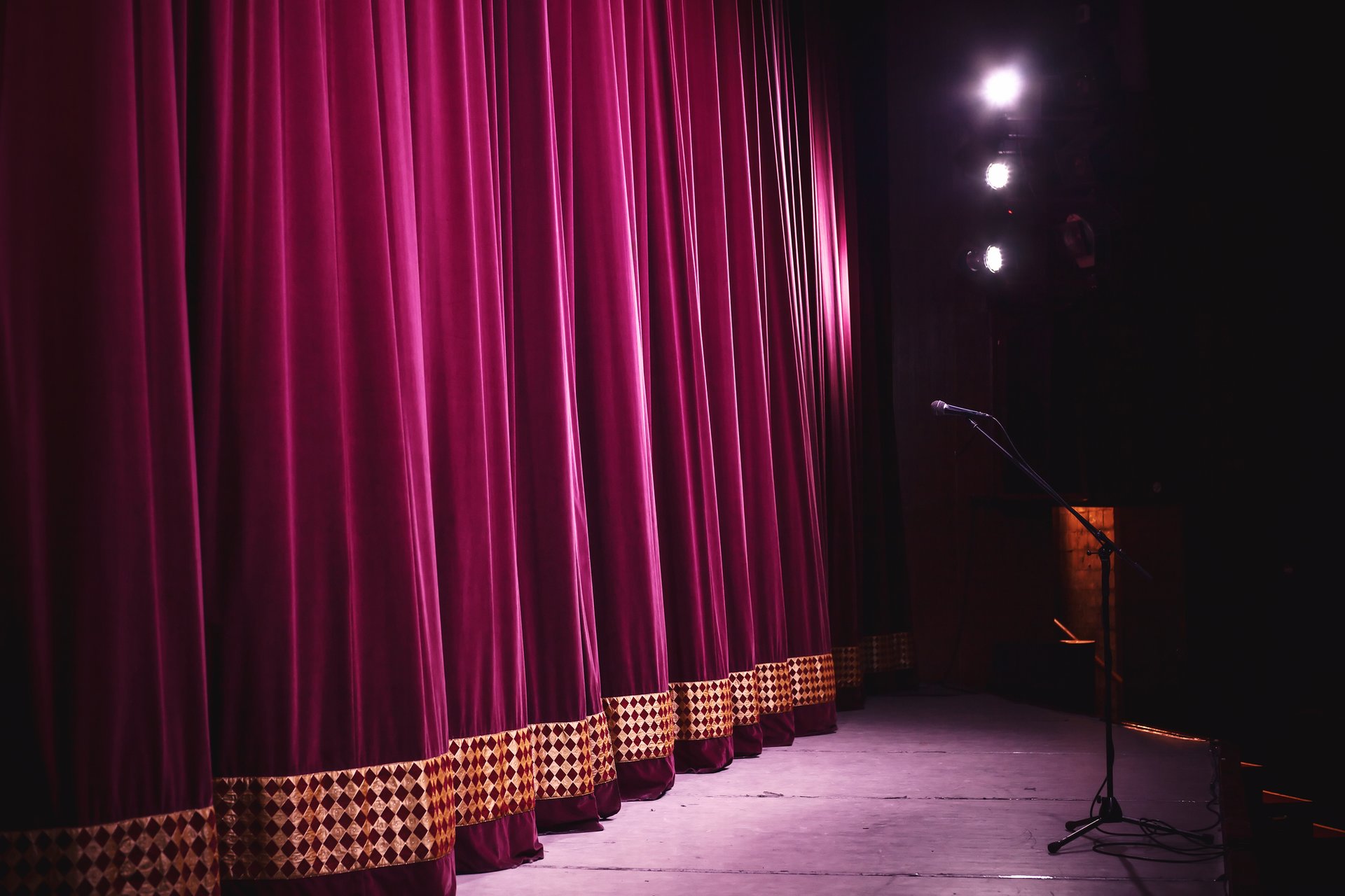 Stage ready. Занавес и микрофоны камеры. Занавес и микрофоны камеры Standup. Картинки микрофон и занавес. Stage stock.